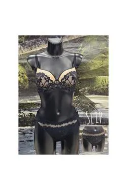 Intimo in pizzo nero
