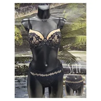 Intimo in pizzo nero
