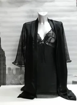 Amadine kimono in raso nero
