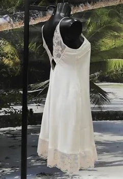 Sottoveste in raso colore crema