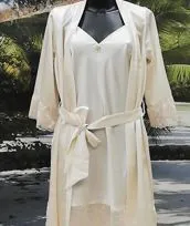 Vestaglia in raso colore crema